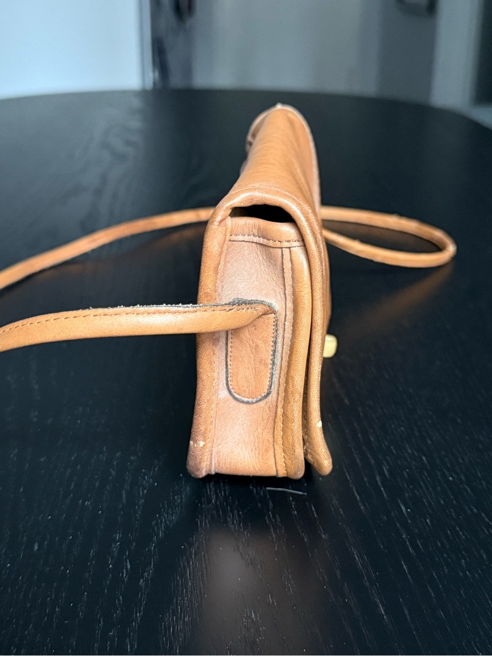 Vintage Coach Dinky Tan Bag - Picture 4 of 12